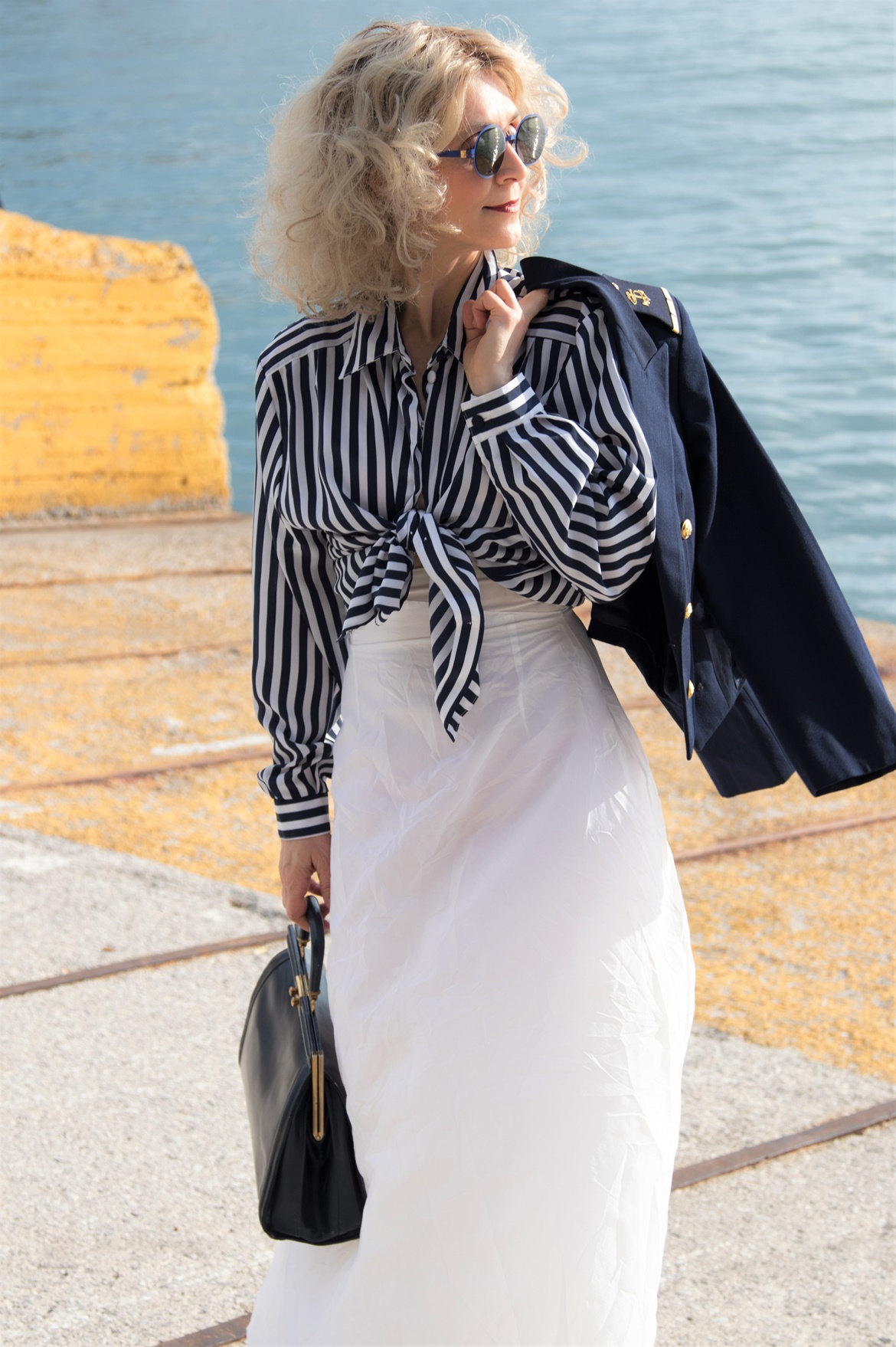 Discover now five reasons to wear today the iconic Breton shirt.