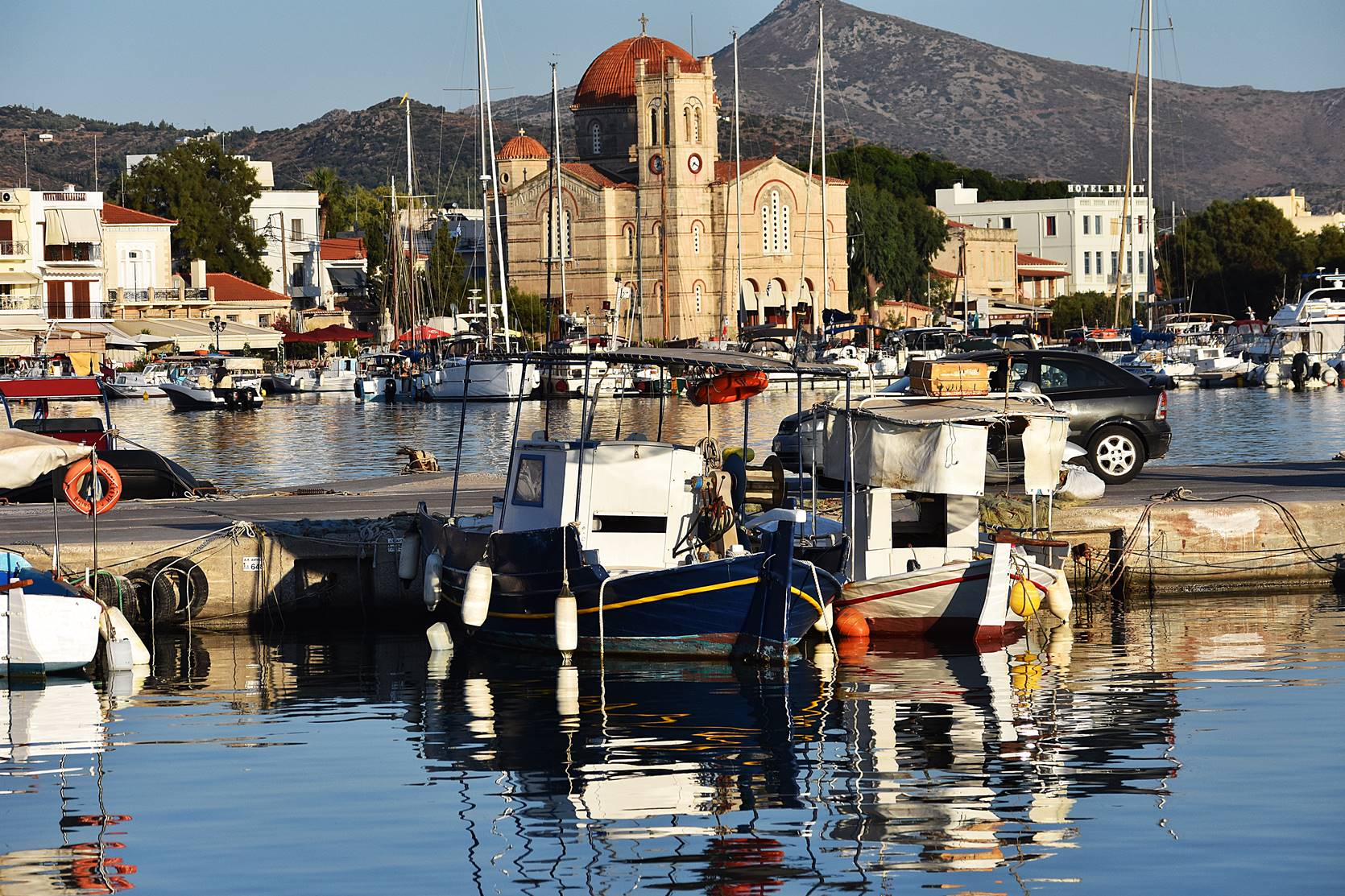 Aegina port, photo credits Think-Feel-Discover.com 