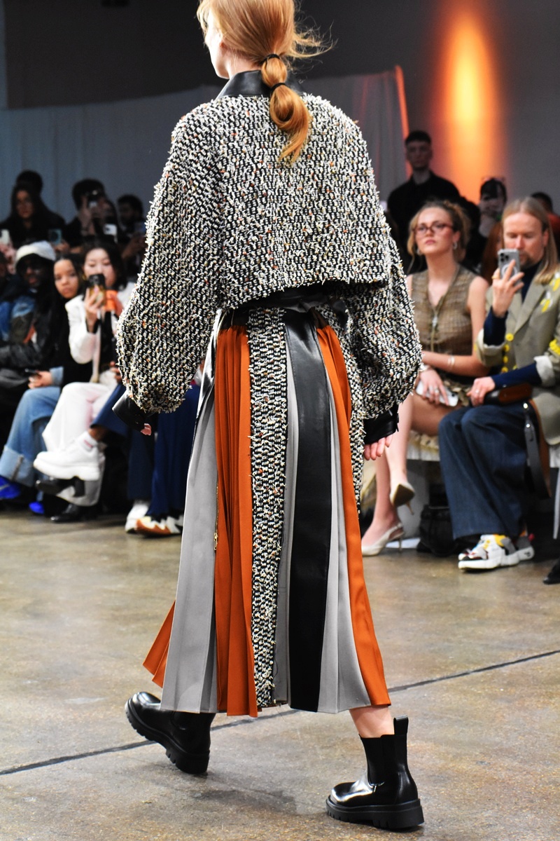 Tifaret AW25 laser cut pleats, by Fashion Scout, i.deapr, photo rights by Think-Feel-Discover.com.