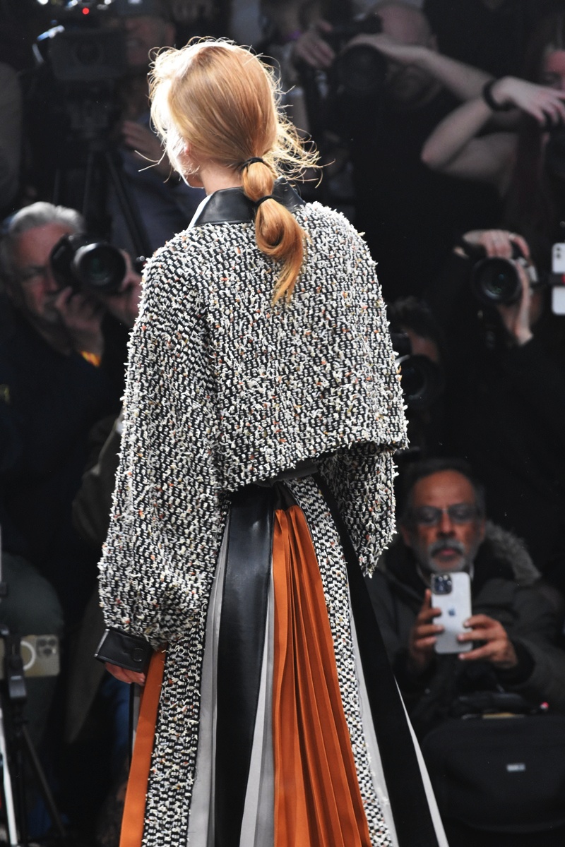 Tifaret AW25 laser cut pleats, by Fashion Scout, i.deapr, photo rights by Think-Feel-Discover.com.