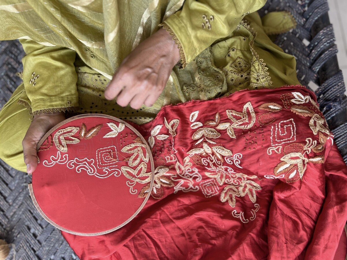Farhana Jabeen, Woman artisan of Kaarvan Crafts Foundation creating Omar Mansoor Meluhas Collection.