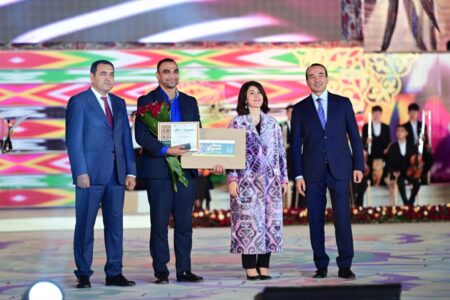 Omar Mansoor Fashion Designer, Atlas Bayrami Festival at Uzbekistan fashion show4