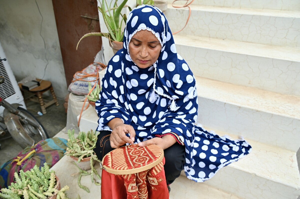 Razia Nawaz, Woman artisan of Kaarvan Crafts Foundation creating Omar Mansoor Meluhas Collection.