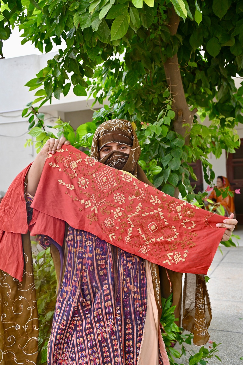 Embroidery by Shazia Aqeel Pakistan women artisan of Kaarvan Crafts Foundation for Omar's collection Meluhas.