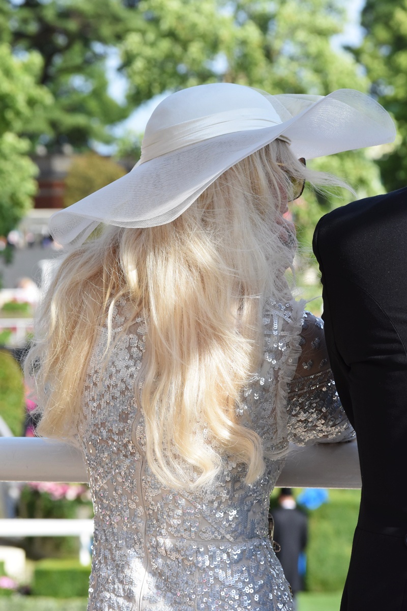 Royal Ascot hat Fashion 2025, Day 1, Ascot photos by Chrysanthi Kosmatou, Think-Feel-Discover.com accredited press of Royal Ascot 2025.