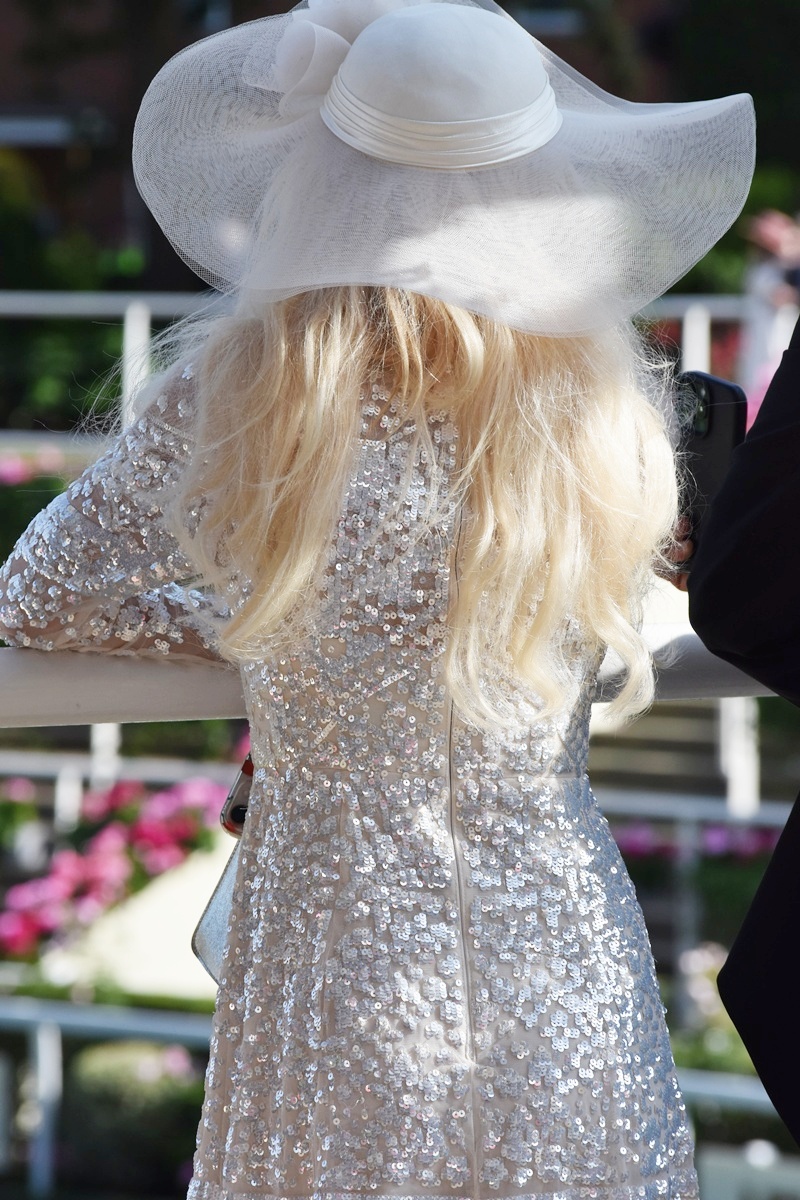 Royal Ascot hat Fashion 2025, Day 1, Ascot photos by Chrysanthi Kosmatou, Think-Feel-Discover.com accredited press of Royal Ascot 2025.